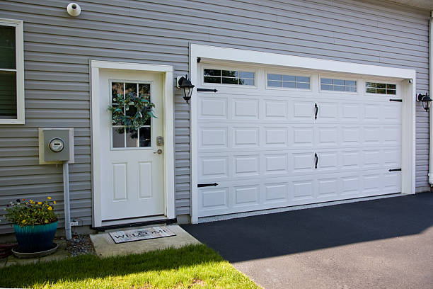 24/7 Emergency Garage Door Roller Replacement experts in Flatonia, TX